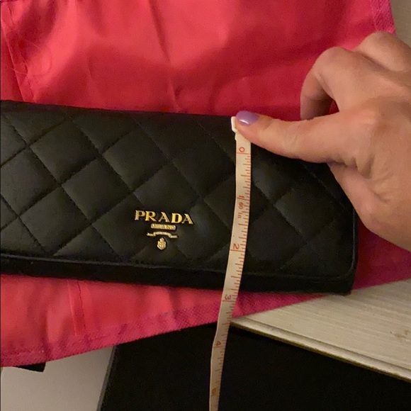 Prada quilted leather wallet w/ box, tissue, cards - Picture 8 of 8